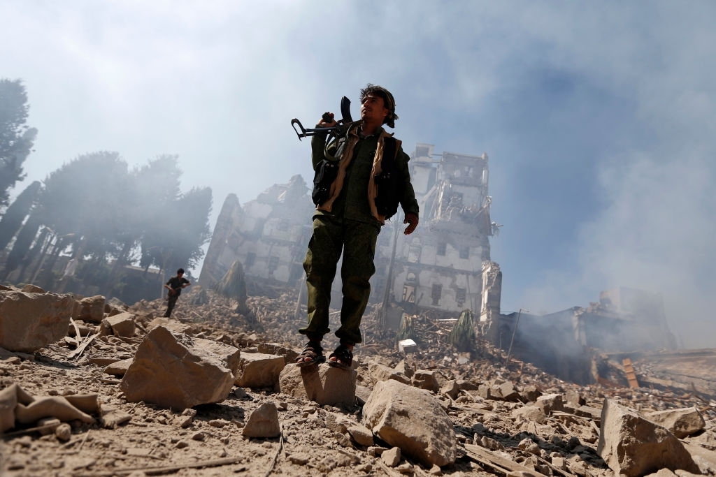 Yemen houthi rebels airstrikes casualties civilian bombing cease agree malnourished brandishing weapons underscore mohamed reuters sana abdullah fleeing saleh former