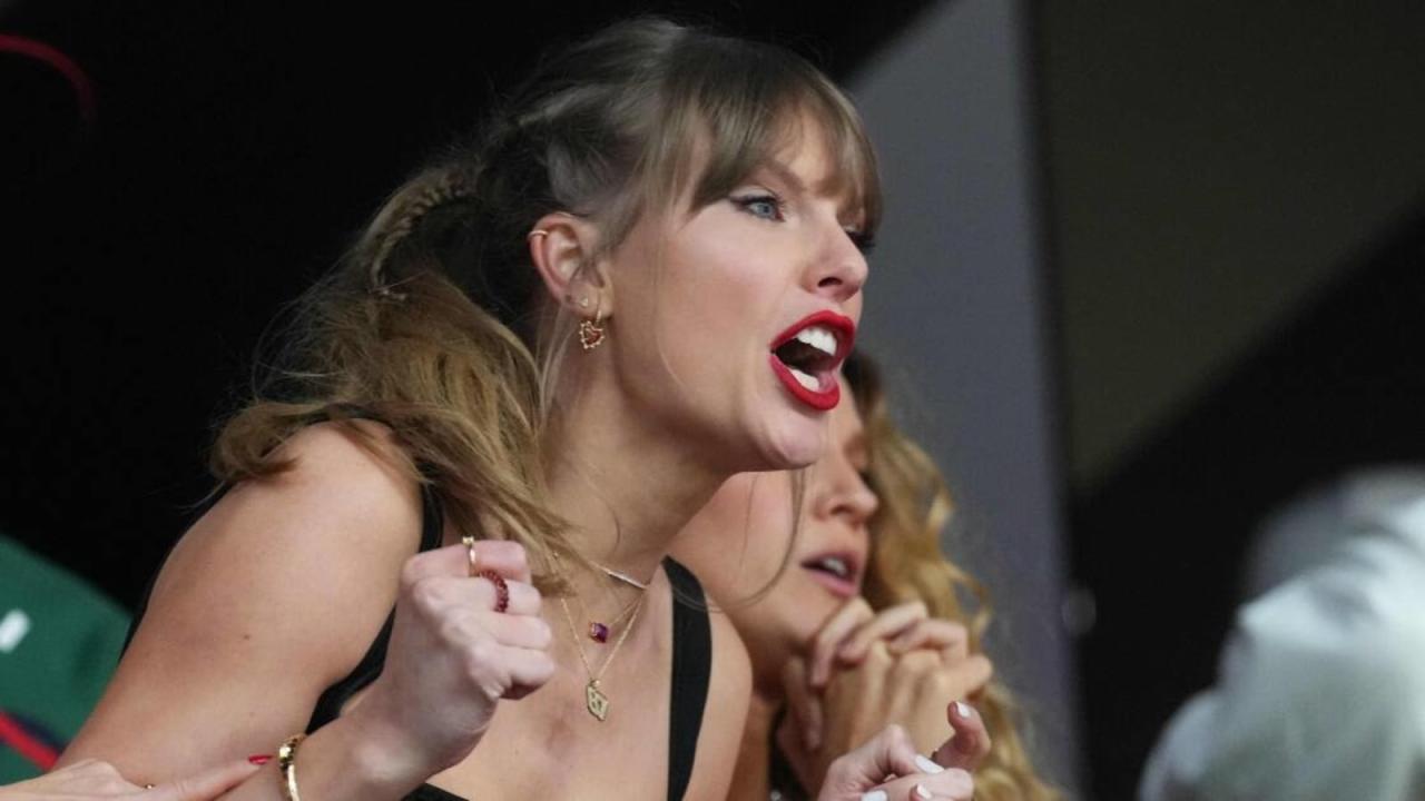 Super bowl football maga taylor