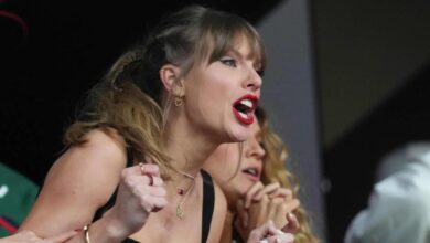 Super bowl football maga taylor