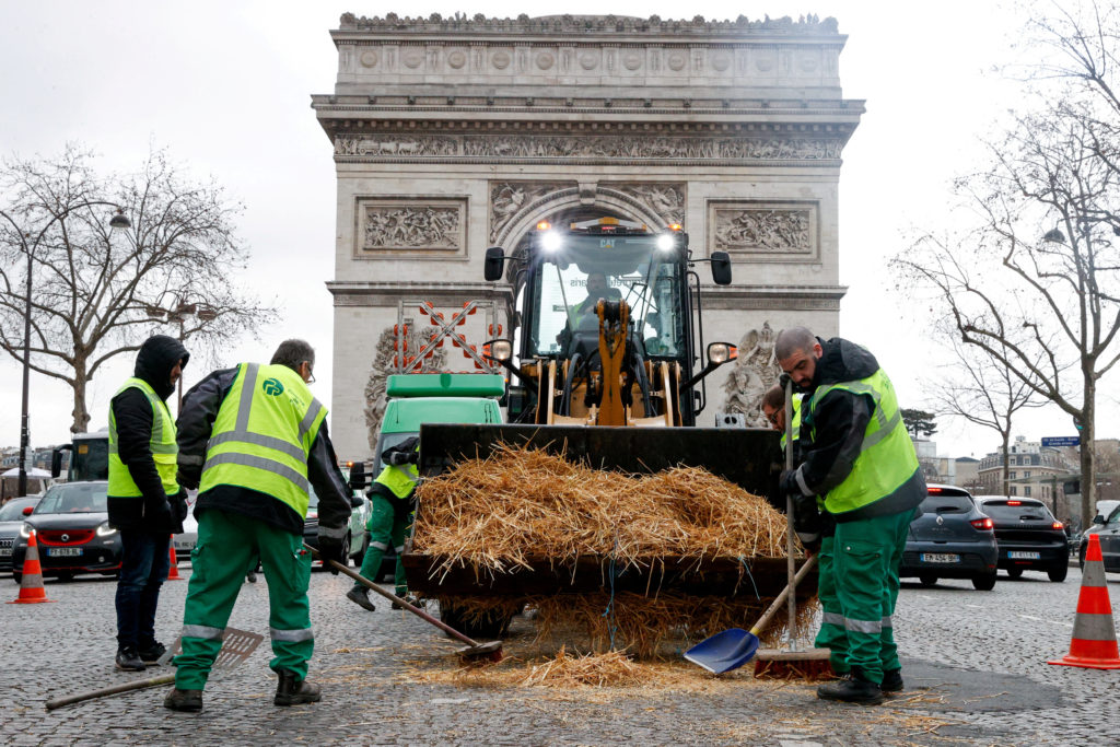 Protest farmers lyon attacks invade telegraph