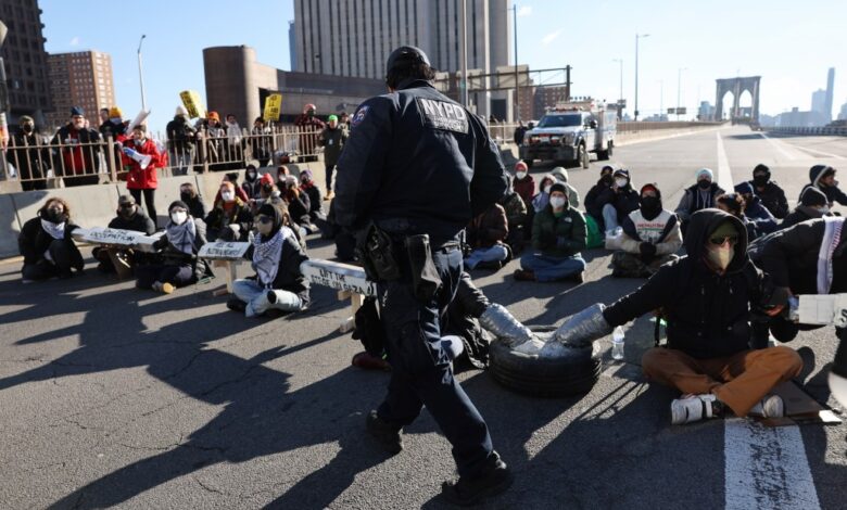 Palestinian protest holland tunnel brooklyn bridge