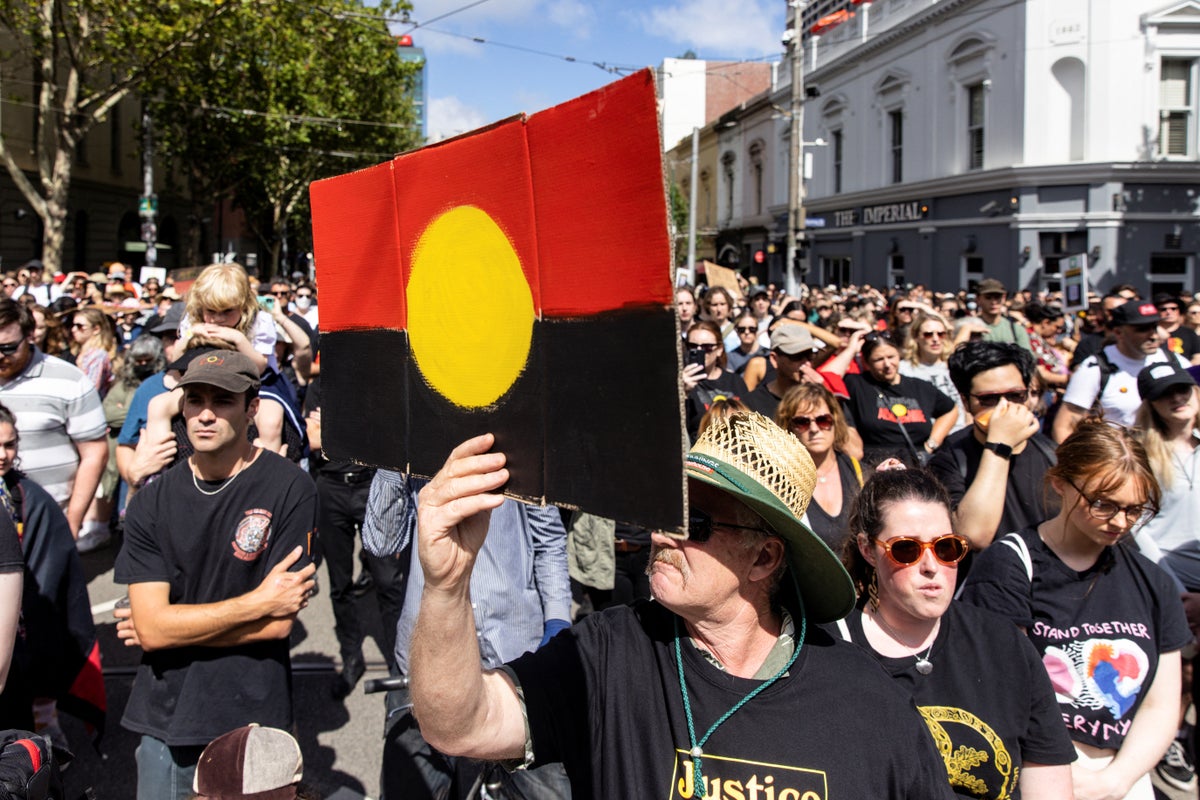 Protests genocide thousands decolonization abolished australians protest dw aboriginal indigenous rise