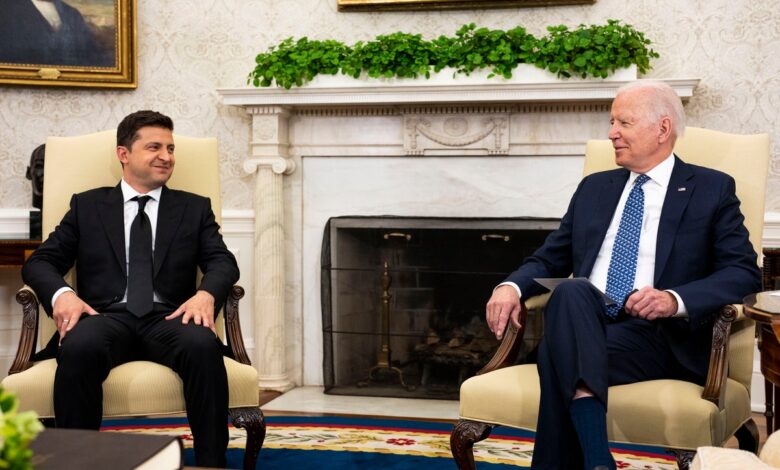 Biden documents zelensky general