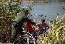 Border eagle pass ambulance workers