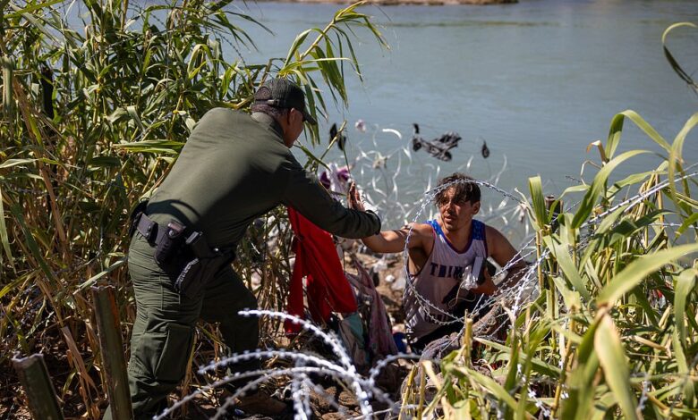 Border eagle pass ambulance workers