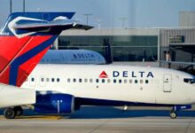 Delta boeing plane nose tire