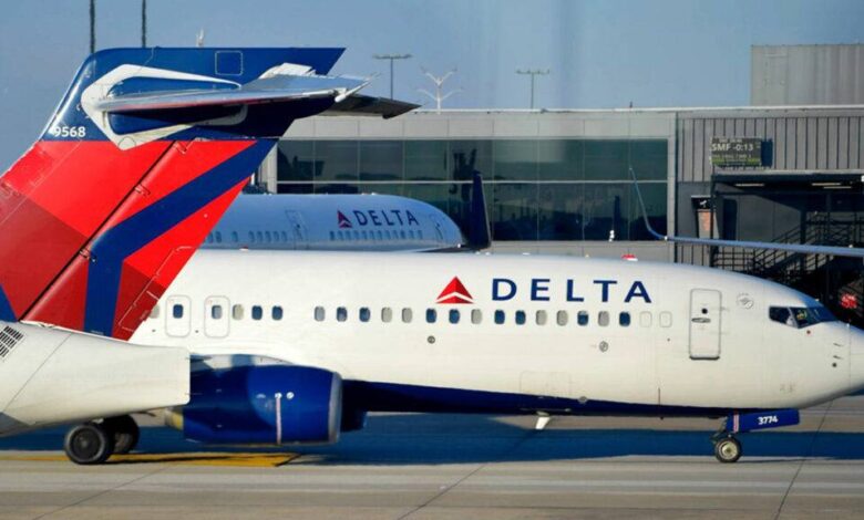 Delta boeing plane nose tire