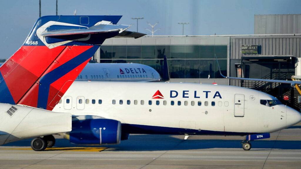 Delta boeing plane nose tire