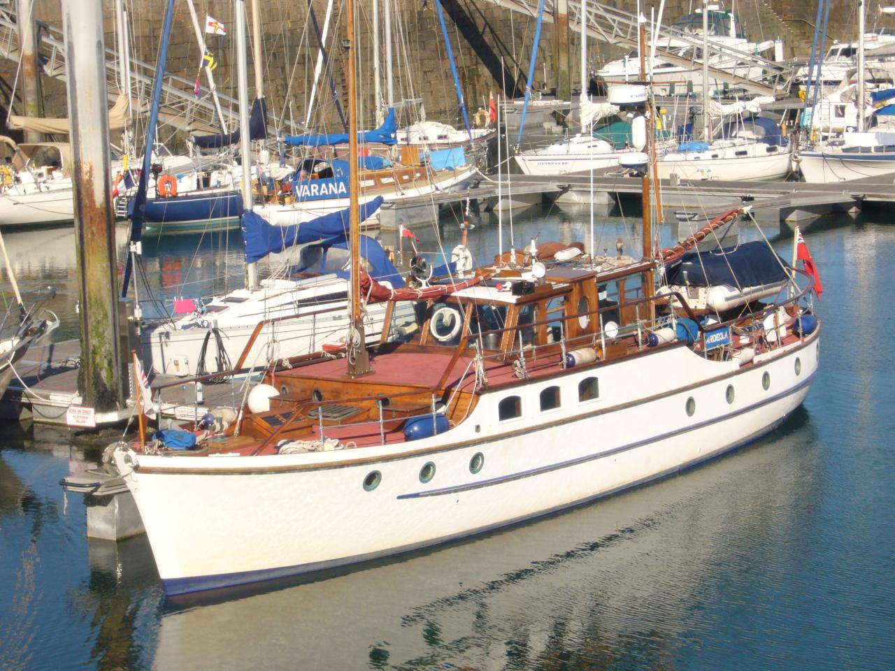 A motorboat as cozy as a woodland cabin