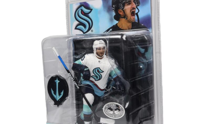 Matty beniers nhl selke trophy kraken