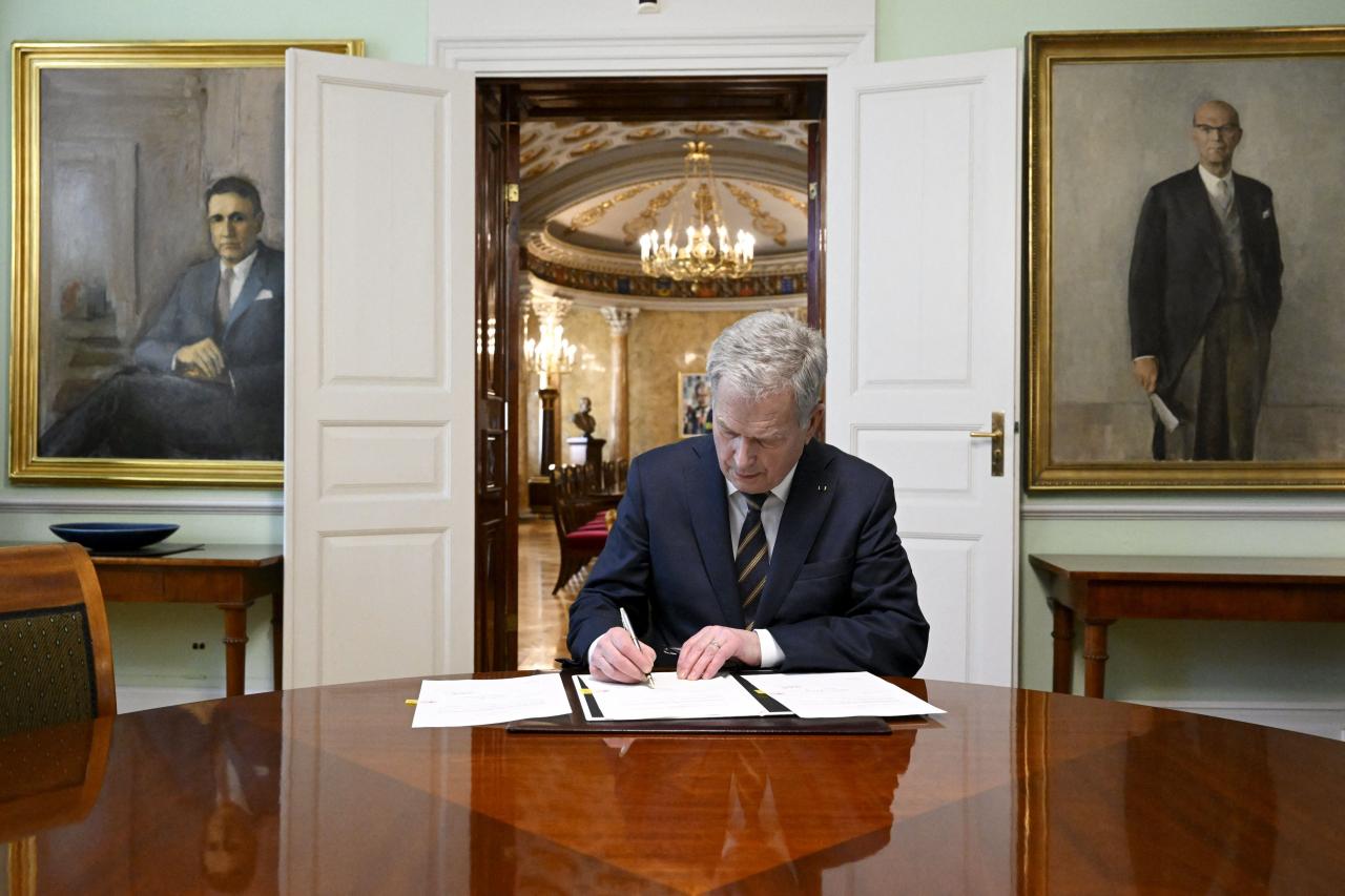 Finland president trump nato