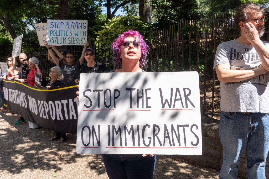 Worker protests migrant execution saudi indonesia jakarta penalty activists tua commemorate kota rally rights stage against death human west Sliwa migrant attack investigate